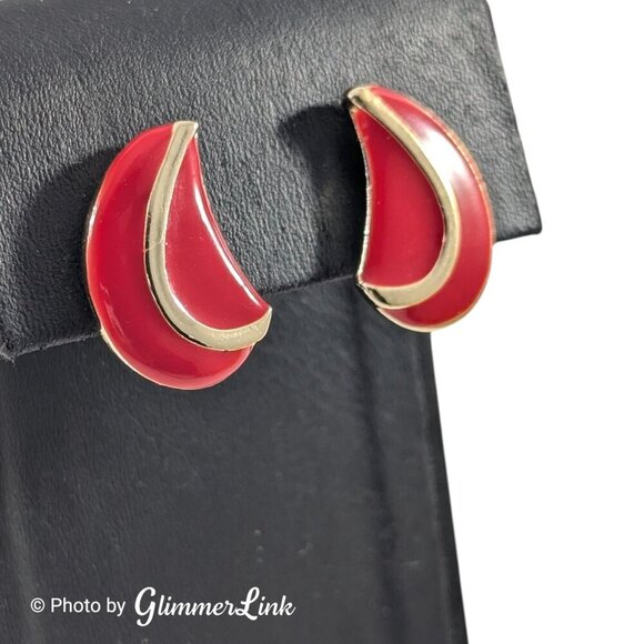 Vintage 80s Crescent Teardrop Red Enamel Gold Tone Clip On Earrings - Picture 2 of 10